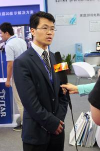 劉美鴻董事長在接受電視台採訪