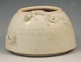 清白釉小開片雙龍戲水大水注 清白釉小開片雙龍戲水大水注