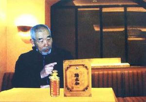 中國著名白酒大師周恆剛先生高度評價賴永初酒典型性強，具有獨特風格。