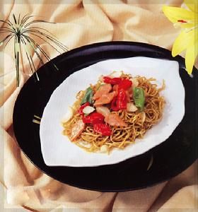 炒麵條配蔬菜豆腐 炒麵條配蔬菜豆腐