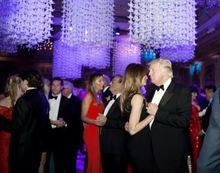 總統與第一夫人（右）後是姚沁夫婦在舞台上共舞