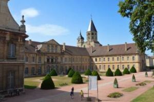 克呂尼修會 克呂尼修會