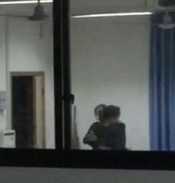 重慶中學男教師親吻摟抱女生事件 重慶中學男教師親吻摟抱女生事件