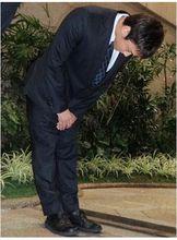 富田尚彌亮相致歉