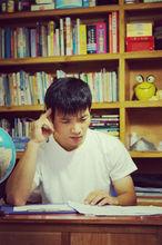 創作中的梁火龍