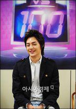 金俊參加活動的照片