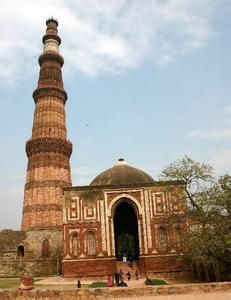 德里的顧特卜塔及其古建築