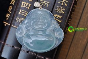 清辭麗曲緬甸冰種翡翠大佛公掛件本文來源: 意綿綿珠寶商城原文地址:http://www.yimianmian.com/article.php?id=7046 