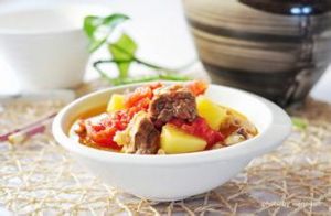 西紅柿土豆燉牛肉煲 西紅柿土豆燉牛肉煲