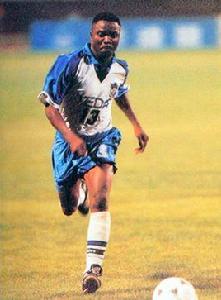 佐拉·基尼亞姆比 佐拉·基尼亞姆比