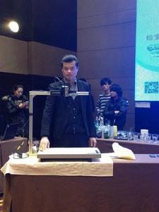 沙畫藝術家-何明