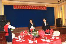 餐廳服務[餐廳服務人員對顧客的一種服務]