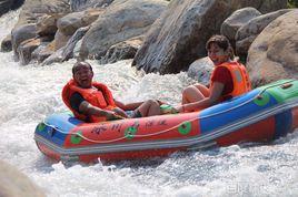 碧龍潭冰川石大峽谷漂流 碧龍潭冰川石大峽谷漂流