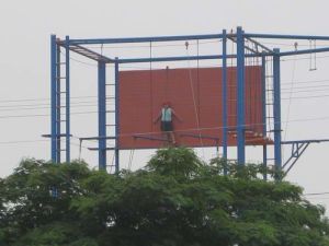 絕壁逢生 絕壁逢生