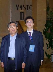 與中國物流與採購聯合會會長陸江(左)合影