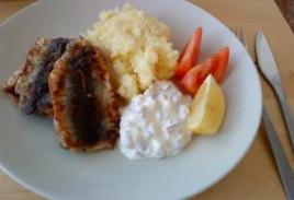 煎鯡魚配土豆泥 煎鯡魚配土豆泥