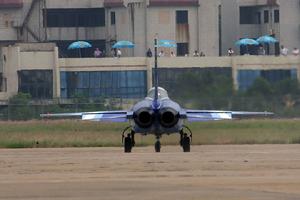 （圖）L-15“獵鷹”高級教練機尾部特寫