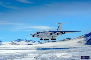 參賽者乘坐特種飛機進入南極大陸