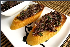 橄欖醬和烘焙麵包