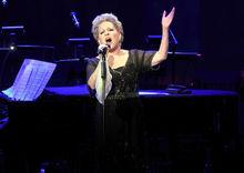 貝特&middot;邁德爾