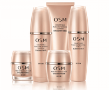 歐詩漫負責人沈偉良和李小璐啟動公益活動