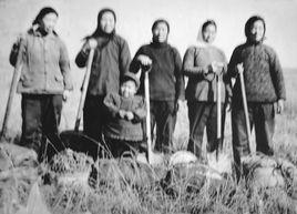 五把鐵鍬鬧革命