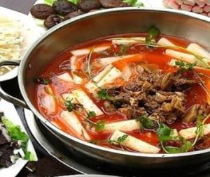 羊頭肉蹄火鍋 羊頭肉蹄火鍋
