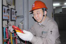 巡線中的張黎明