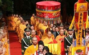 2011年4月12日，南京棲霞寺舉行了崇光塔落成慶典：慶典儀仗隊