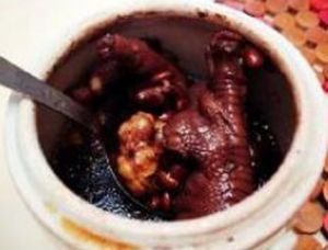 黑豆核桃燉雞腳 黑豆核桃燉雞腳