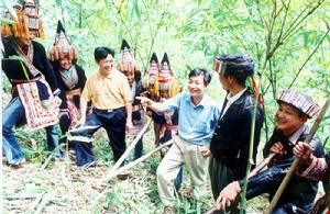 （圖）黃洞瑤族鄉大力調整山區經濟結構，全鄉種植麻竹2.5萬畝