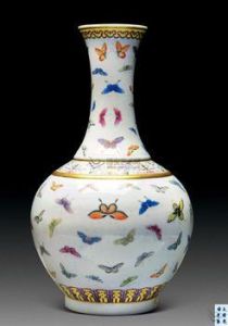 粉彩百蝶賞瓶 粉彩百蝶賞瓶