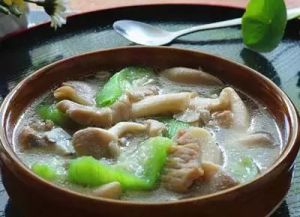 平菇絲瓜瘦肉湯 平菇絲瓜瘦肉湯