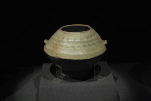 原始瓷青釉劃花雙系罐 原始瓷青釉劃花雙系罐