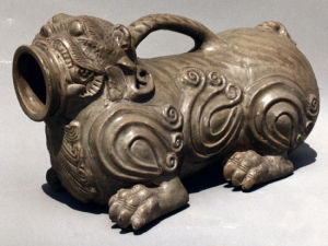 西晉 青瓷羽翼紋虎子