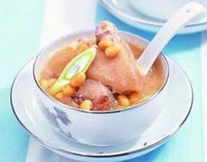 大棗枸杞子燉雞翅 大棗枸杞子燉雞翅