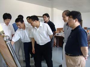 李書福視察學院