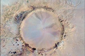 泰諾摩爾隕石坑 泰諾摩爾隕石坑