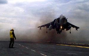 黃蜂號操作的AV-8B