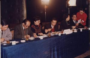 周繼祥與王義均在北京電視台做餐飲節目評判