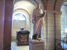 位於先賢祠的伏爾泰雕像和墓碑