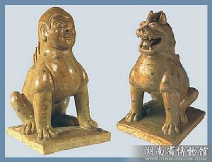 唐青釉褐彩鎮墓獸 唐青釉褐彩鎮墓獸