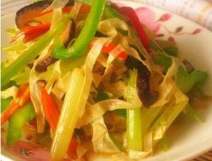 五香豆腐皮炒芹菜 五香豆腐皮炒芹菜