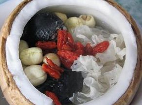 白木耳燒烏雞 白木耳燒烏雞