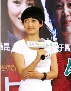 馬伊琍在劇中常出演一個柔弱善良的女孩賀飛兒。