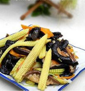 黑木耳炒三素 黑木耳炒三素