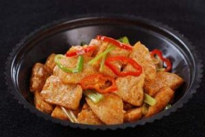 脆皮豆腐炒芹菜 脆皮豆腐炒芹菜