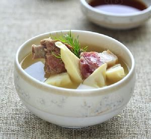春筍鹹肉排骨湯 春筍鹹肉排骨湯