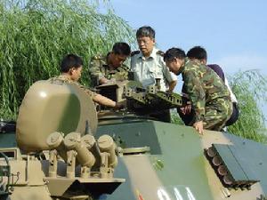 胡衛[裝甲兵裝備技術研究所原高級工程師]