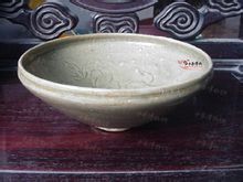 北宋耀州窯系青釉刻蓮塘鴨戲圖斂口缽 北宋耀州窯系青釉刻蓮塘鴨戲圖斂口缽